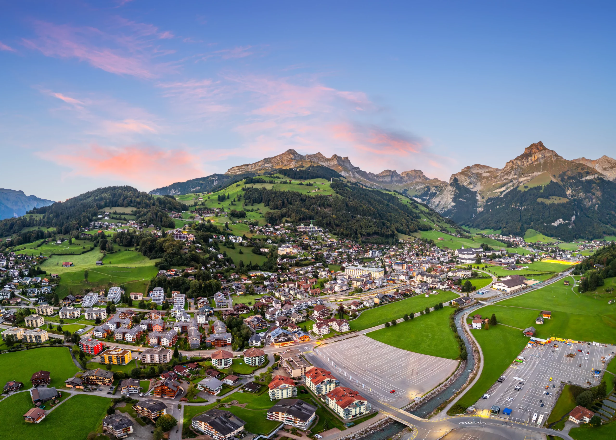 Reduce risks & simplify hiring in Switzerland with an Employer of Record